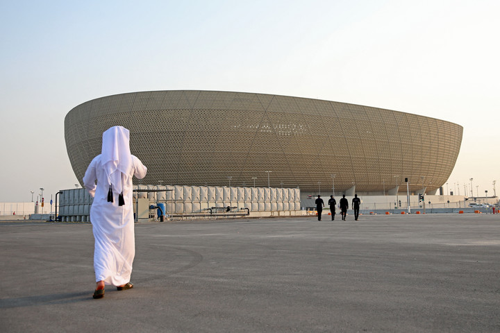A FIFA elárulta, hányan haltak meg a katari focivébé stadionjainak építése közben