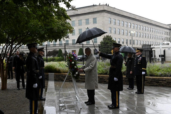 Biden lerótta tiszteletét a 2001. szeptember 11-i terrortámadások áldozatai előtt
