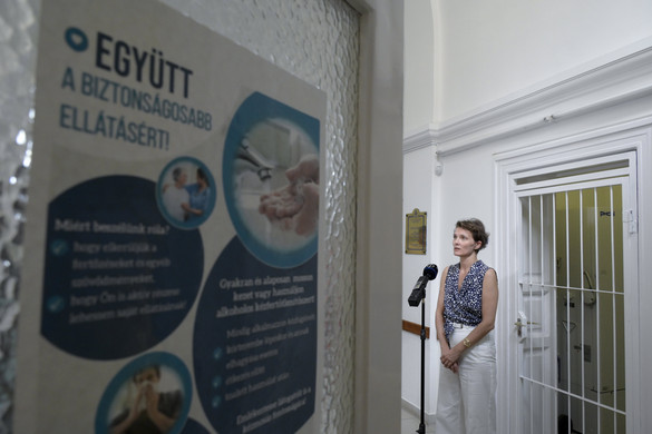 Megérkezett Magyarországra az első szállítmány az új vakcinából