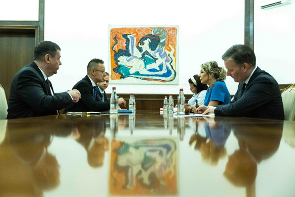Szijjártó: Az EU végzetes hibát követ el Szerbia integrációjának fékezésével