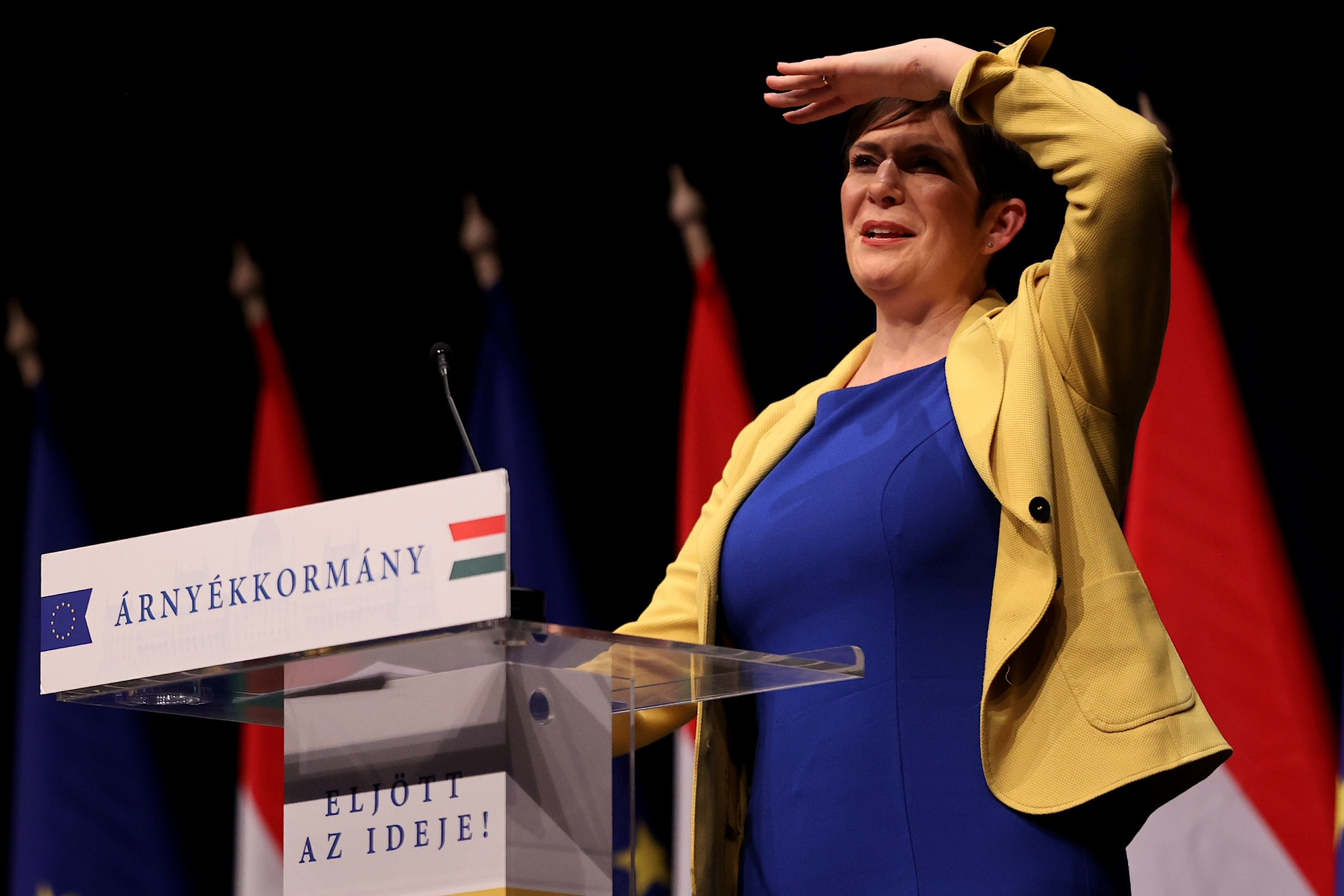 Messzire tekint Dobrev Klára