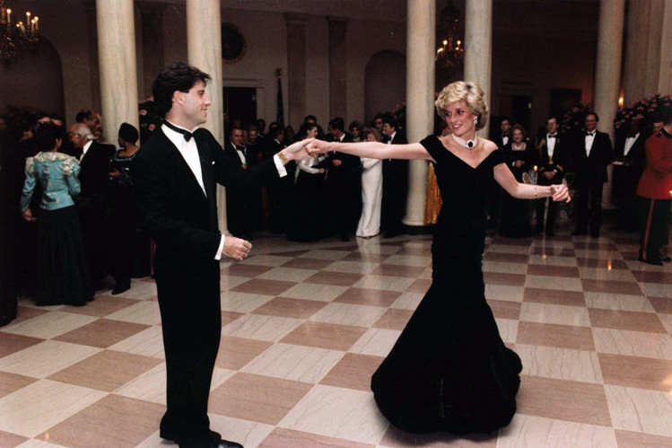 Fotó: wikipedia John Travolta színész és Dina hercegné tánca