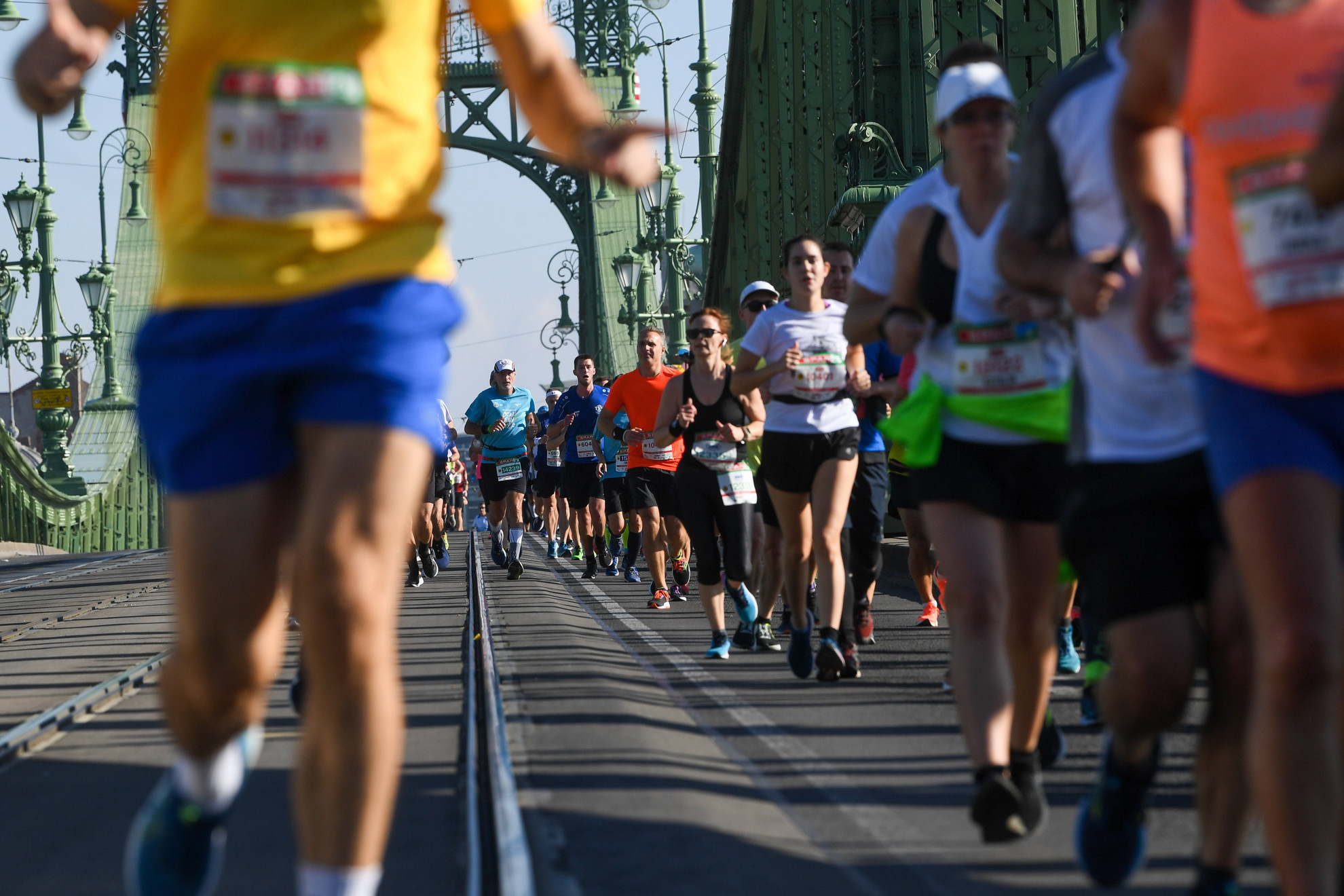 Fotó: MTI/Illyés Tibor A 37. SPAR Budapest Maraton Fesztivál maratoni távjának résztvevői a Szabadság hídon 2022. október 9-én.
