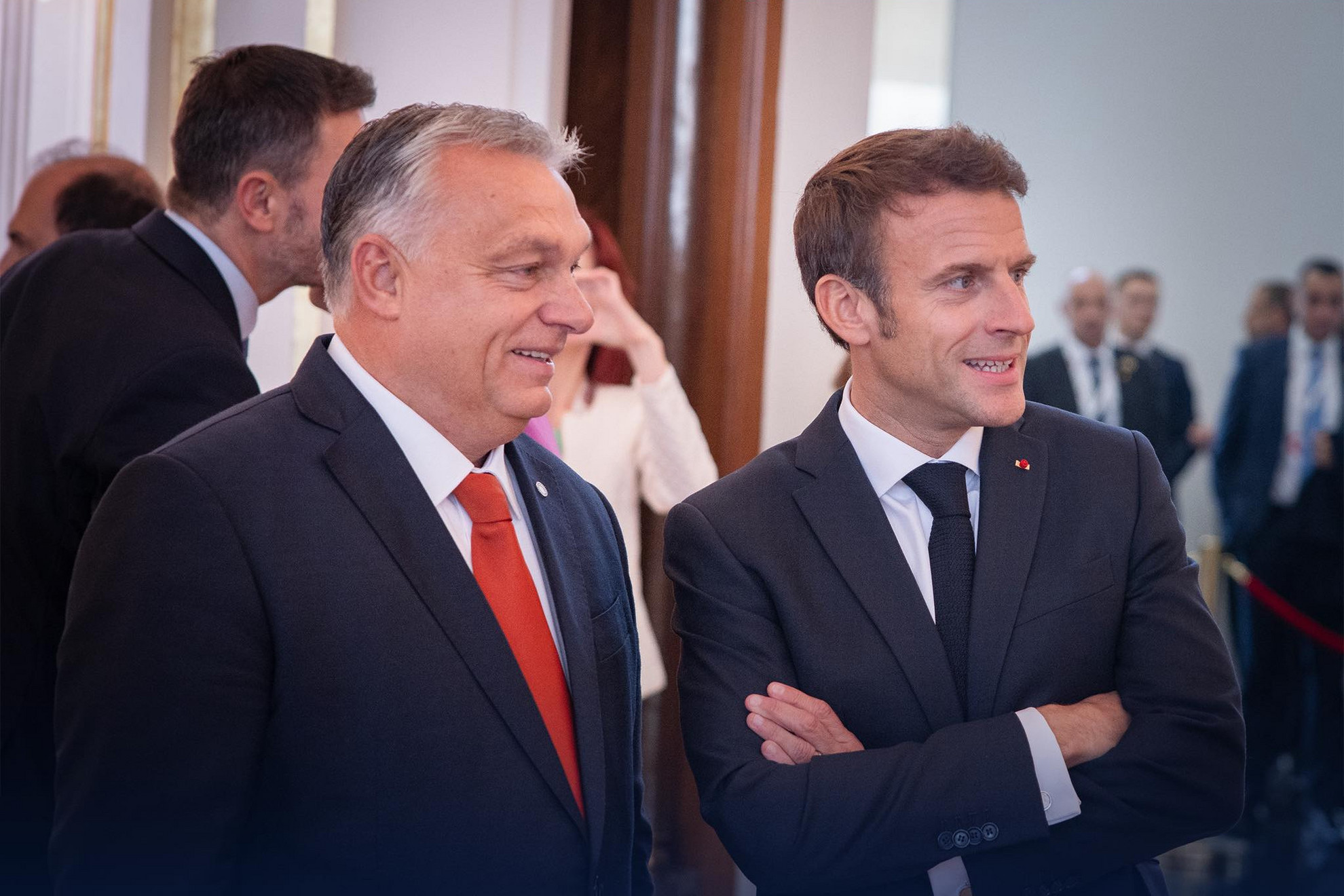 Orbán Viktor Emanuel Macronnal az uniós csúcson