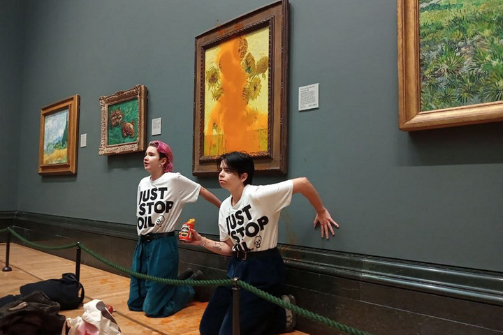Eljárás indult a Van Gogh-festményt leöntő aktivisták ellen 