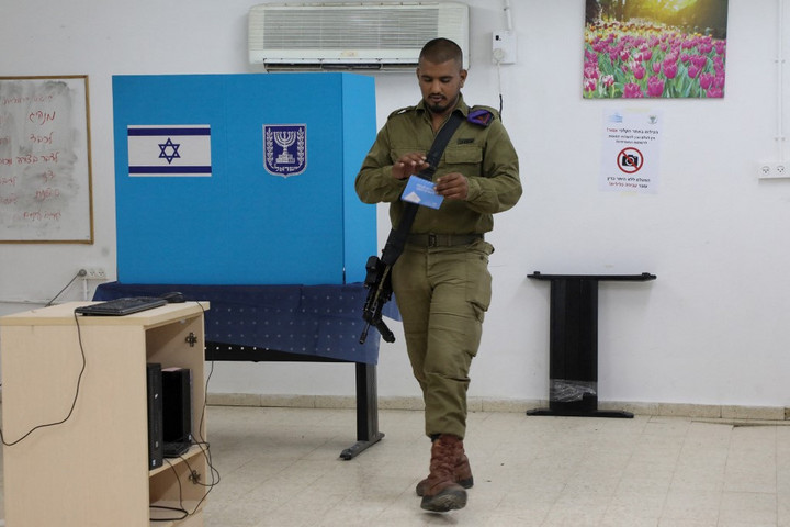 Izraeli választások: fokozott biztonsági előírásokkal készülnek a voksolásra