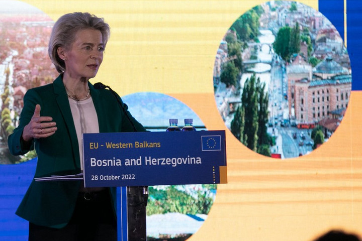 Ursula von der Leyen: Szerbiának és Koszovónak rendeznie kell a viszonyát