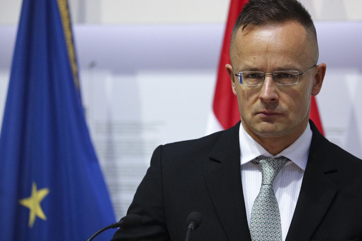 Szijjártó:  A magyar kormány nem támogatja a nemzeti kompetenciák átadását