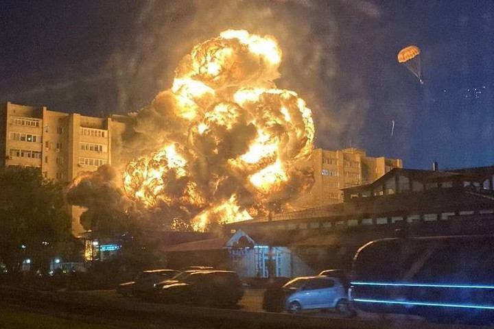 Fotó: Twitter Lakott területre zuhant egy orosz harci repülőgép Oroszországban
