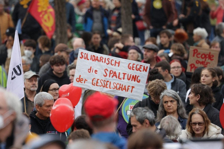 Nagyobb pénzügyi támogatásért tüntettek Németországban