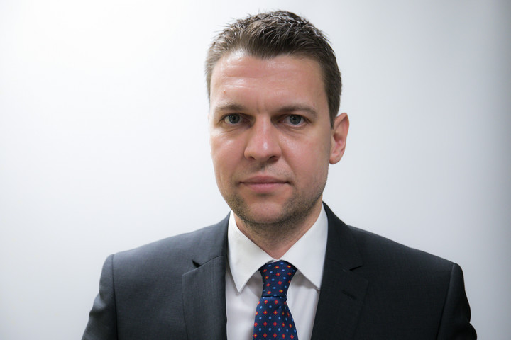 Menczer: Marad, sőt bővül a családtámogatás