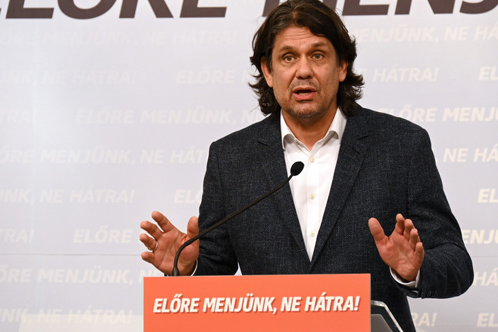 Deutsch: Rombolják és aláássák az európai együttműködést