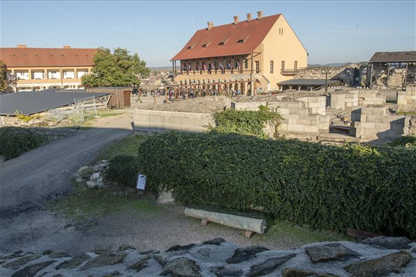 Több mint 400 éves ágyút tártak fel az egri várban