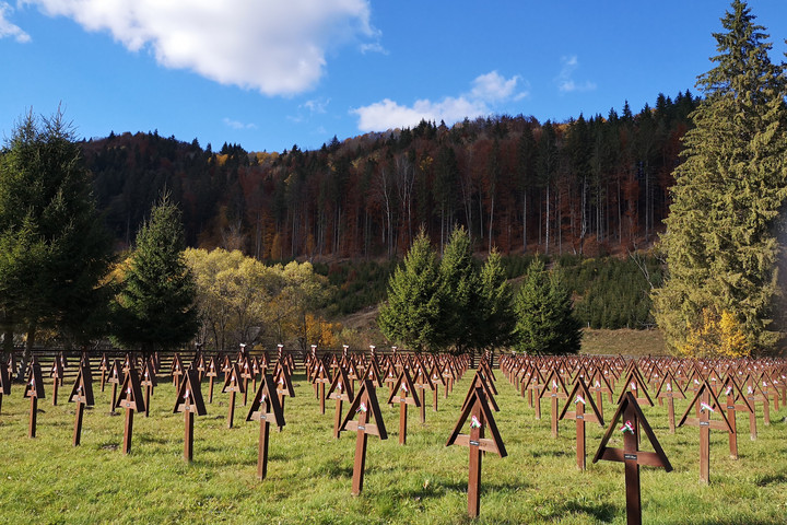 Megint az úzvölgyi temetőbe tartanak a román nacionalisták