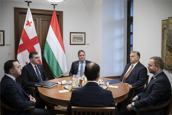 Orbán Viktor fogadta a georgiai kormányfőt