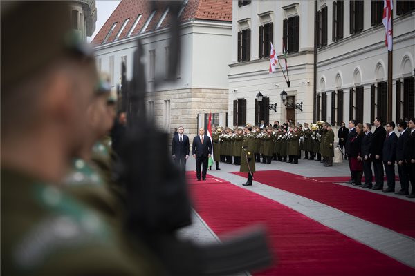 Orbán Viktor fogadta a georgiai kormányfőt