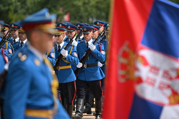 Béremelés lesz a szerb hadseregben