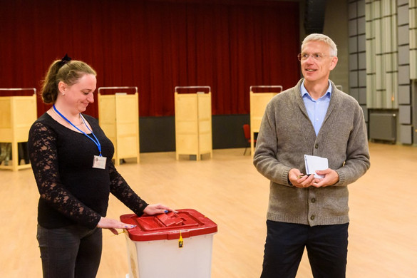 Exit poll: A lett kormányfő pártja, az Új Egység végzett az élen a parlamenti választásokon