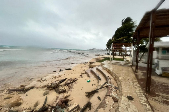 Ezreket evakuáltak Nicaraguában a Julia hurrikán miatt