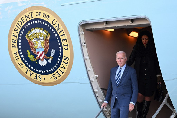 Rettenetesen aggódik Biden