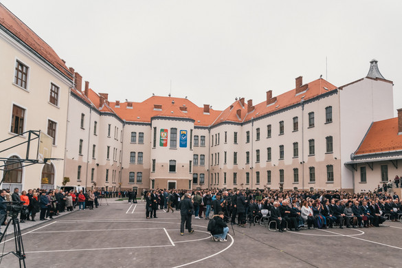 Marosvásárhelyen felavatták Erdély legnagyobb magyar iskolájának felújított épületegyüttesét
