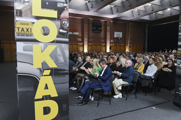 A Toldy Ferenc Gimnáziumban tartották a Blokád díszbemutatóját