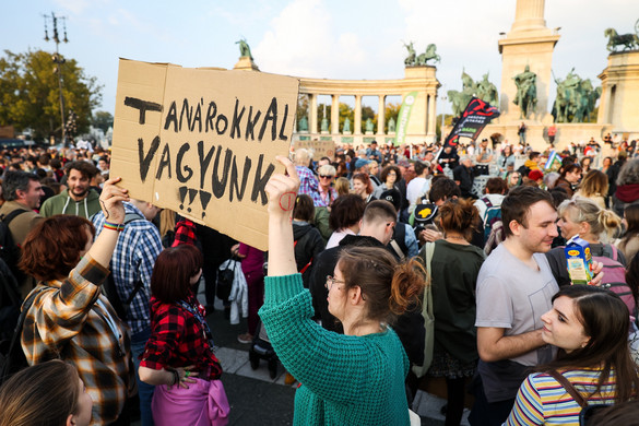 Diákok szervezésében az oktatásért demonstráltak Budapesten