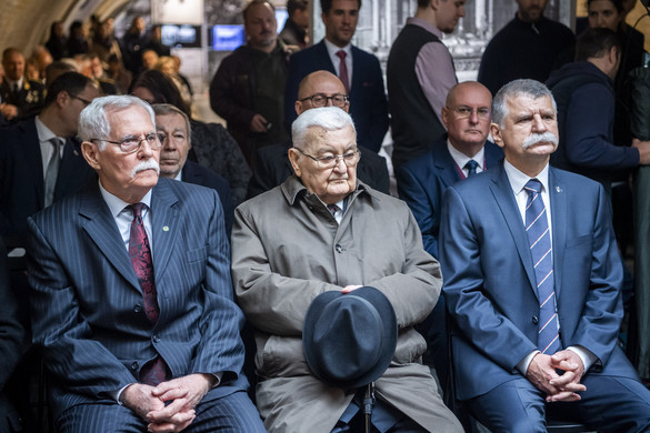 A Kossuth téri sortűz áldozataira emlékeztek