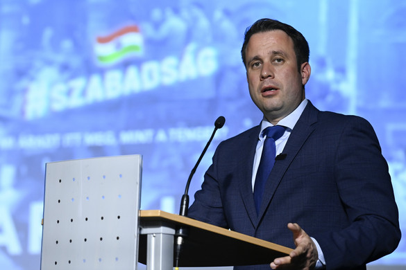 Dömötör Csaba: A kormánynak az energiaárak mellett az ellátásbiztonságért is harcolnia kell