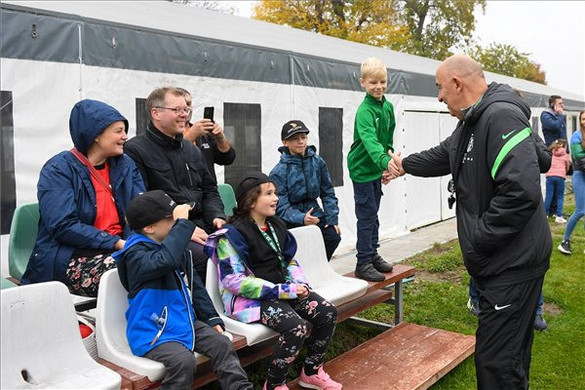 Gyermekek látogatták meg a Ferencváros labdarúgócsapatát