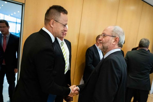 A magyar kormány az Európát fenyegető recesszió ellenére sem tesz le céljairól
