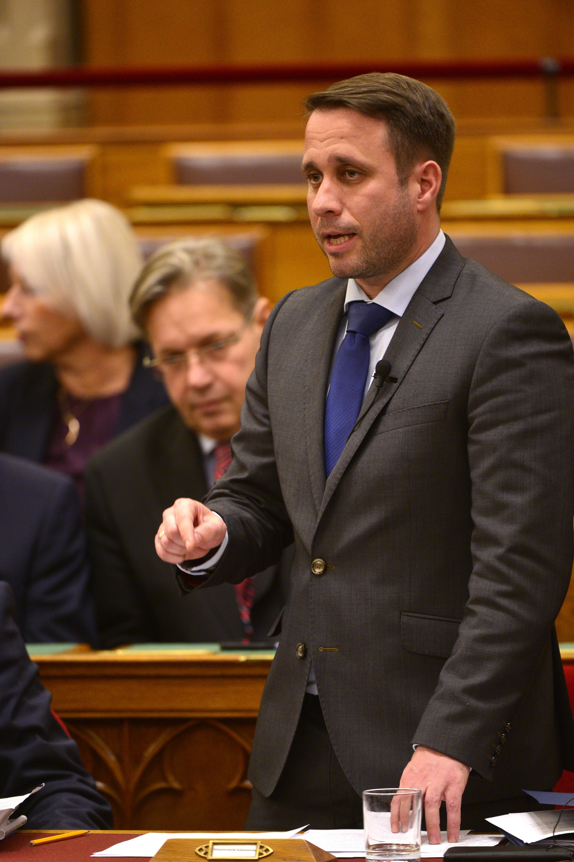 Dömötör Csaba, a Miniszterelnöki Kabinetiroda parlamenti államtitkára napirend előtti felszólalásra válaszol az Országgyűlés plenáris ülésén