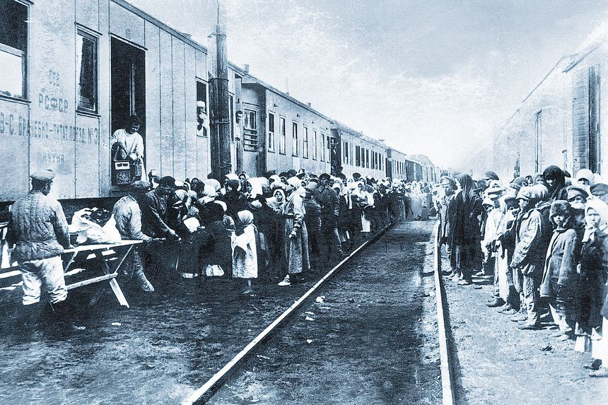 Fotó: APIC/GETTY IMAGES, WSJ Az 1920-as években egy szibériai gulágra érkező utánpótlásvonat