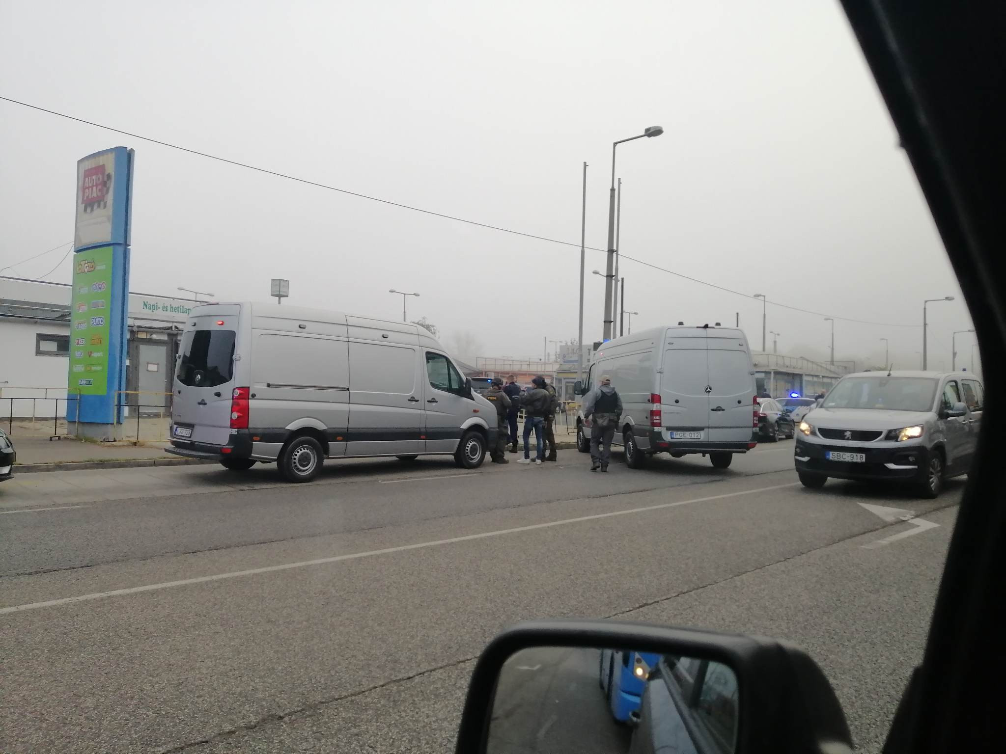 Lövöldözés az M5-ös bevezető szakaszán