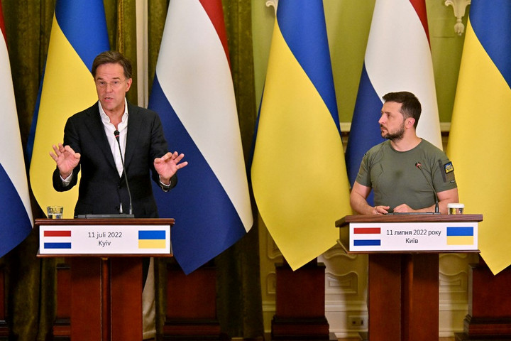 Zelenszkij katonai célú támogatásáról tárgyalt a holland miniszterelnökkel