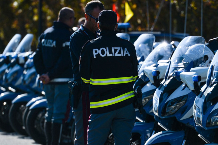 Neonáci terroristákra csaptak le az olasz rendőrök