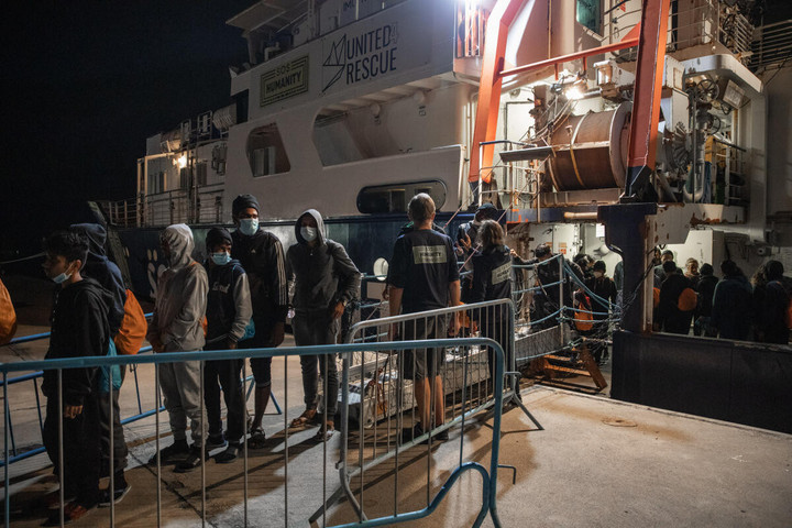 Fotó: Facebook/SOS-Humanity Migránsveszély: Róma nem enged a civil szervezetek és az Európai Bizottság nyomásának