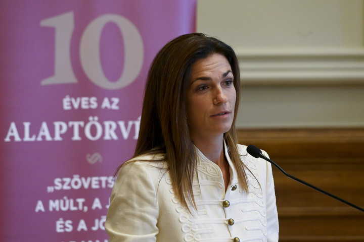 Varga Judit: Összetartozásunkat szimbolizálja az Alaptörvény