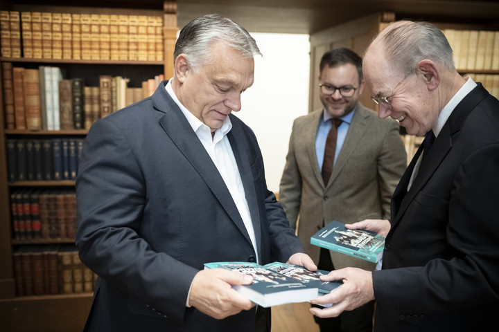 Fotó: MTI/Miniszterelnöki Sajtóiroda/Benko Vivien Cher Orbán Viktor amerikai geopolitikai szaktekintéllyel tárgyalt