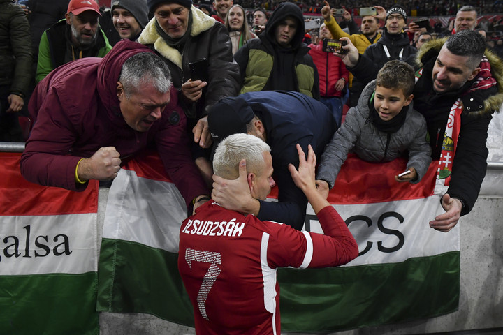 Kalmár szabadrúgásgóljával magyar győzelem Dzsudzsák búcsúmeccsén