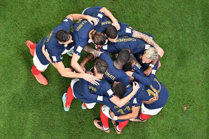 Giroud csúcstartó lett, könnyed győzelemmel kezdtek a franciák