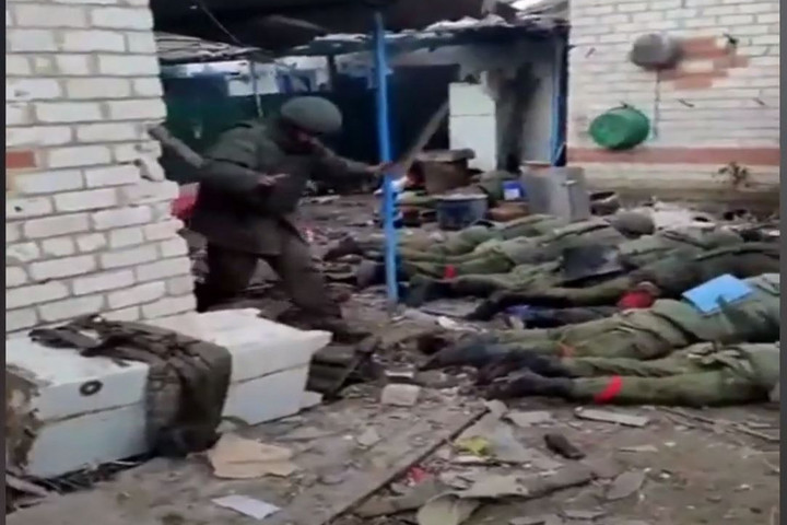 Kreml: Moszkva maga fogja felkutatni az orosz hadifoglyokat meggyilkoló ukrán katonákat