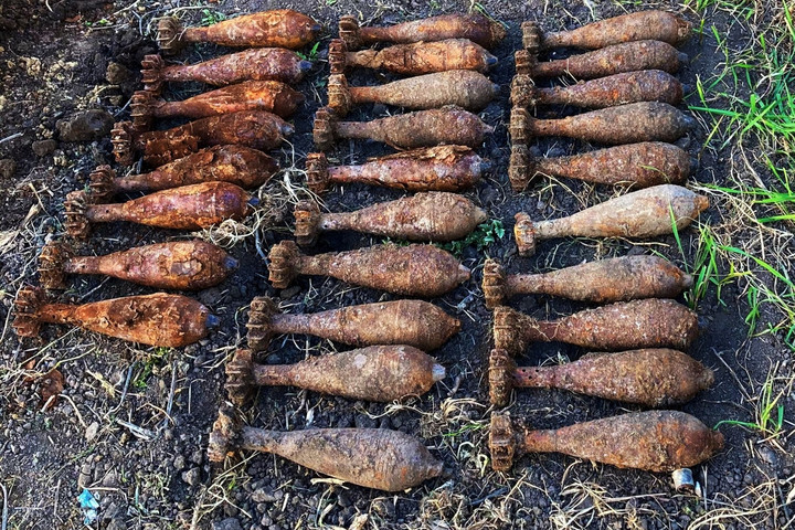 Aknavető gránátok kerültek elő egy mezőzombori szántóföldön