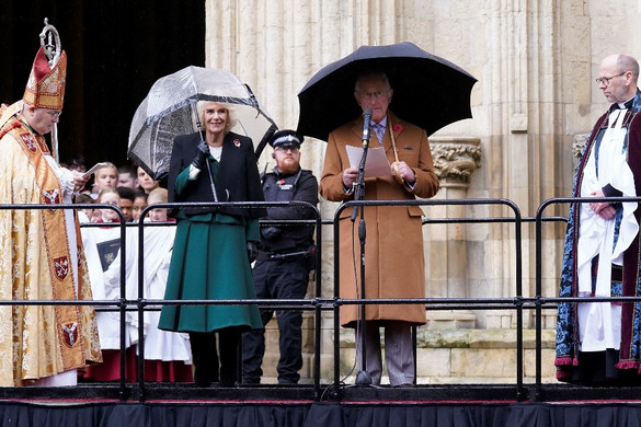 A brit királyi család az összeomlás szélén áll egy új jelentés szerint
