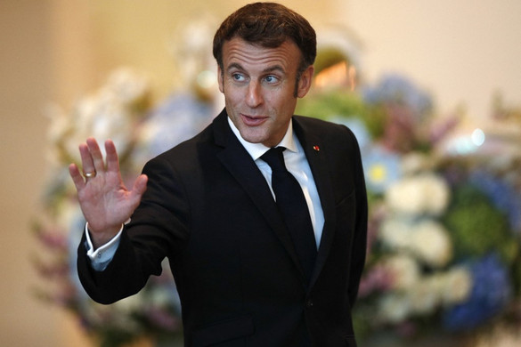 Maradásra kéri az európai nagyvállalatokat Macron