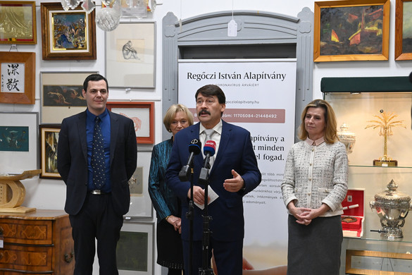 Megnyílt a Regőczi Alapítvány jótékonysági árverésének kiállítása