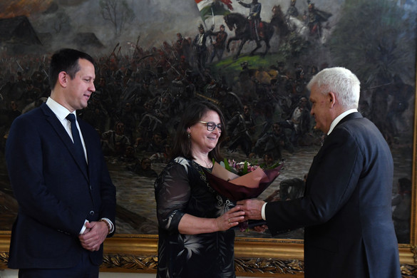 Megköszönte az államtitkár a szociális területen dolgozó százezer ember munkáját.