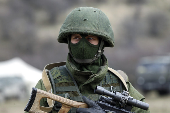 Dezertőröket fegyverrel fenyegető egységek az orosz vonalak mögött