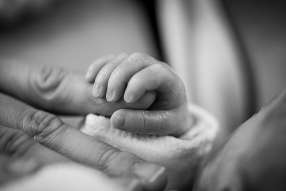 Inkubátor helyett tegyék az anya mellkasára a koraszülöttet – Új irányelvet adott ki a WHO