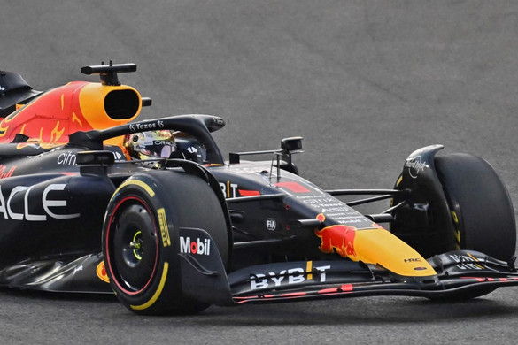 Verstappen nyerte a Bahreini Nagydíj időmérőjét